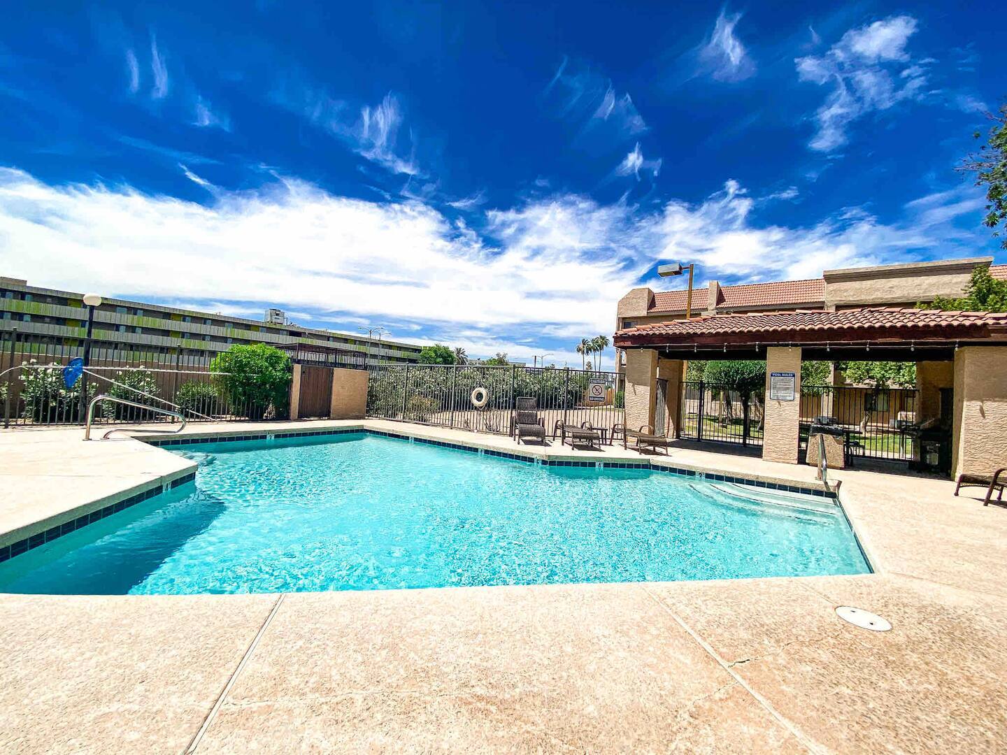 Building Photo - 1215 E Lemon St