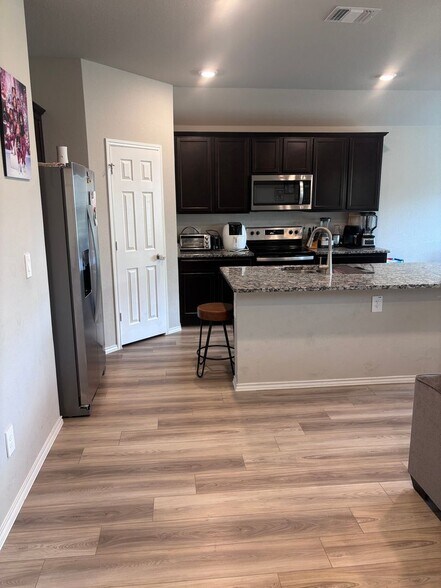 Building Photo - 2702 Wigeon Wy