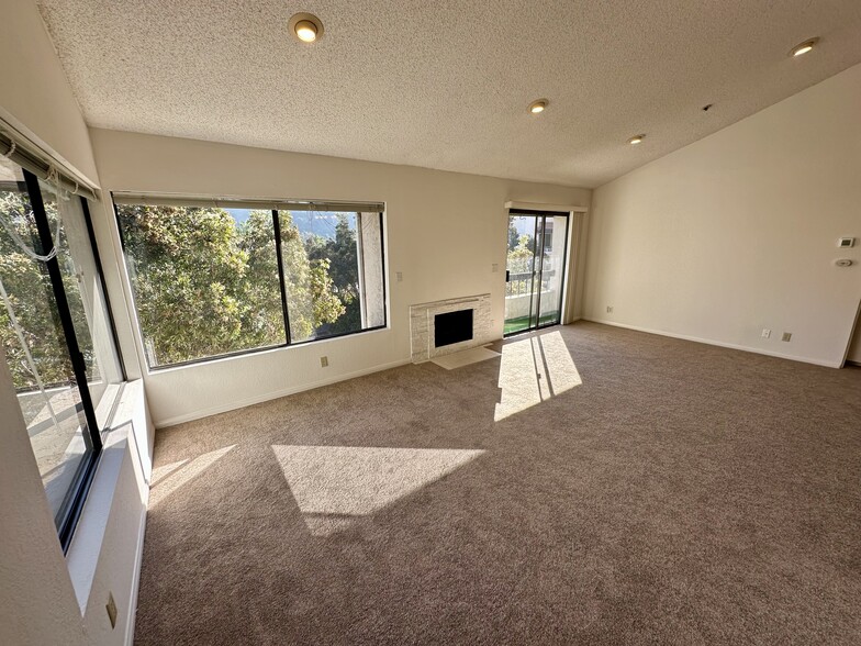Building Photo - 5745 Friars Rd