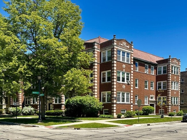 Building Photo - 329 Kedzie St