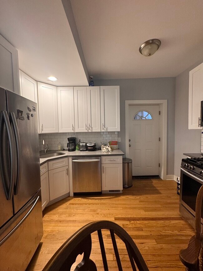 Building Photo - 941 E 54th Pl