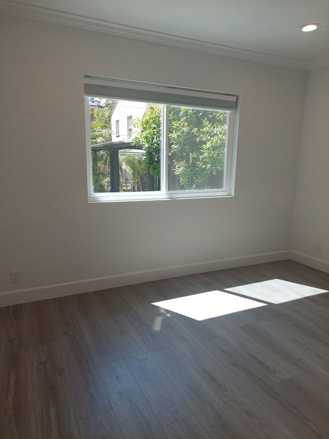 Building Photo - Discover Modern Living in Glendale's Newes...