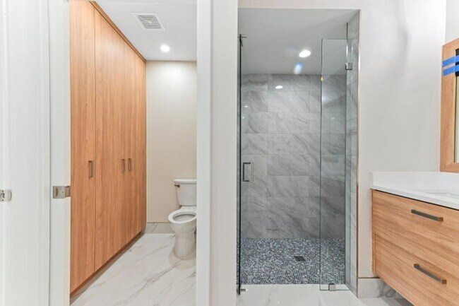 Building Photo - 12510 Crystal Pointe Dr