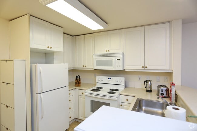 Interior Photo - Yugo Seattle Rivendell