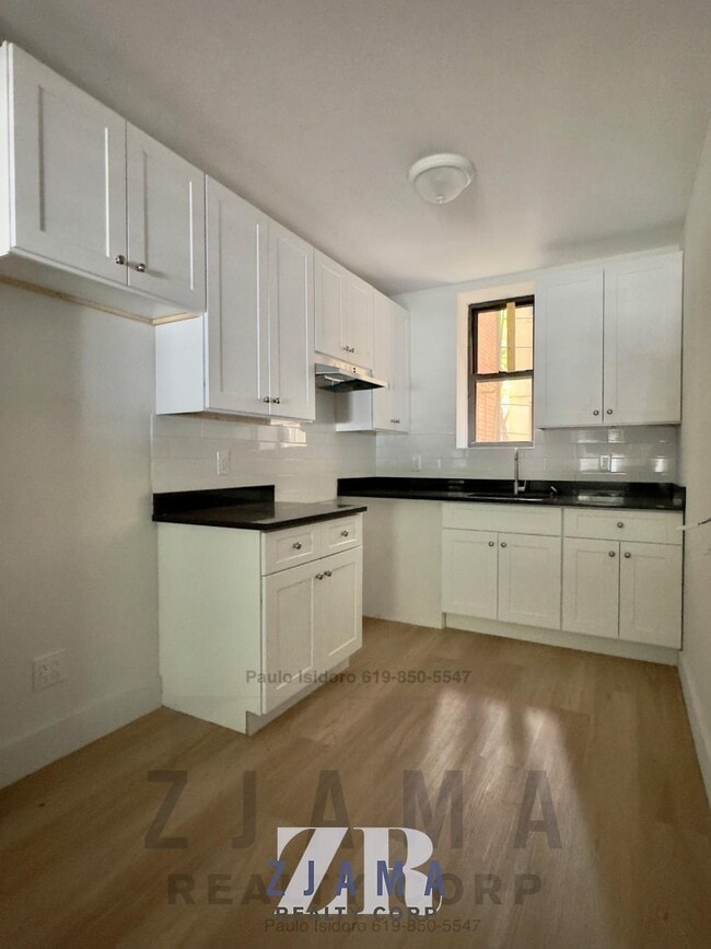 Building Photo - 152 Parkside Ave