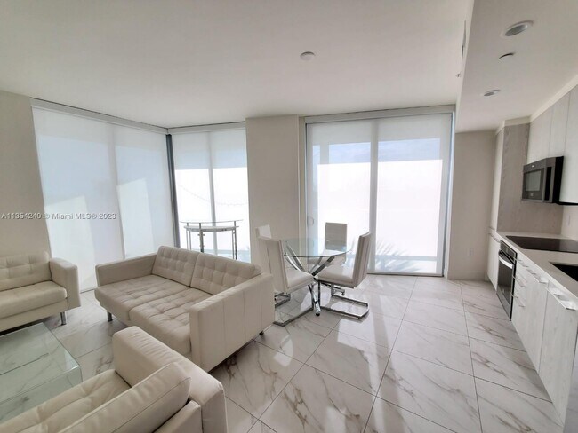 Building Photo - 2000 Metropica Wy