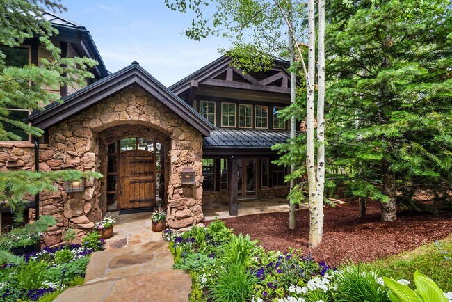 Building Photo - 353 Pfister Dr