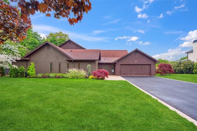 Primary Photo - 15 Parkway Dr