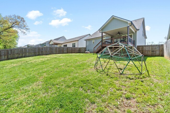 Building Photo - 4 Bedroom Near Post With River Access For ...