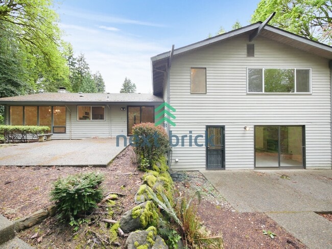 Building Photo - 3 Bed and 3 Bath Plus Office Private Single-family Home is Available for Rent!
