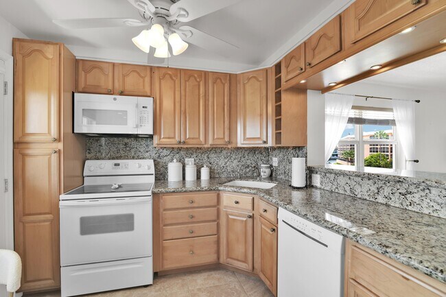 Building Photo - 2871 N Ocean Blvd
