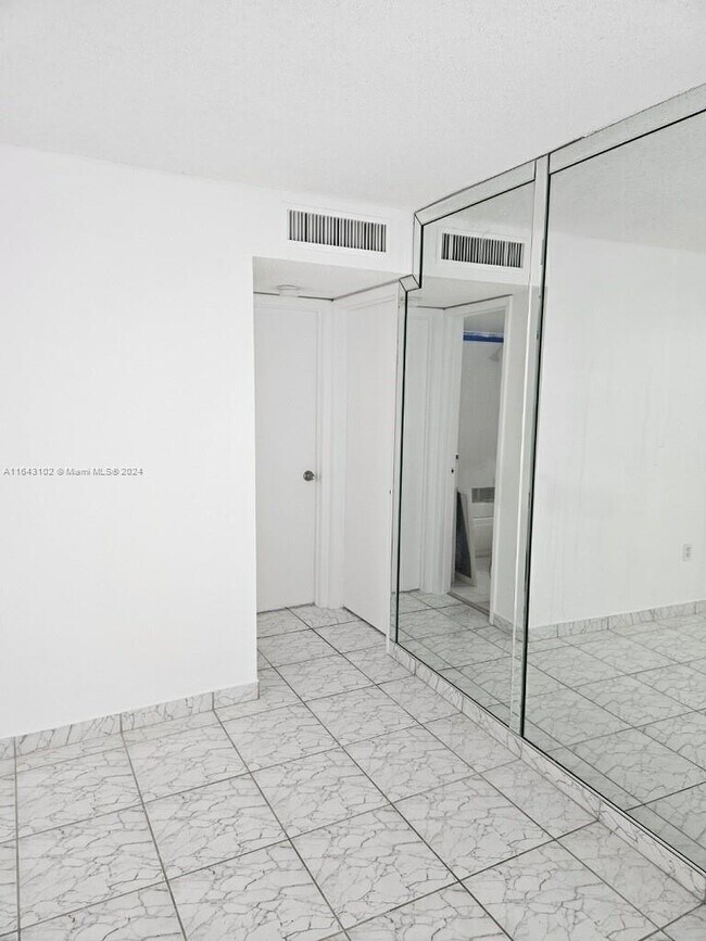 Building Photo - 750 NW 43rd Ave