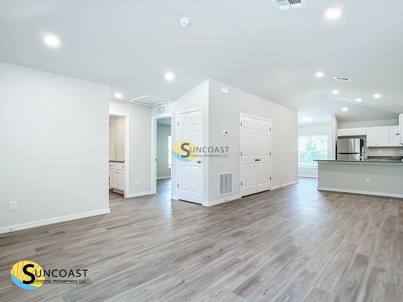 Building Photo - 2110 Dorion St