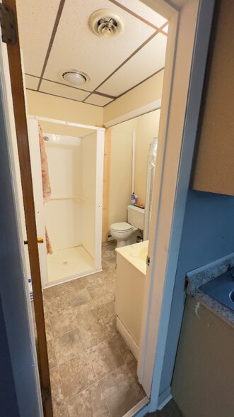 Building Photo - 165 N Center St