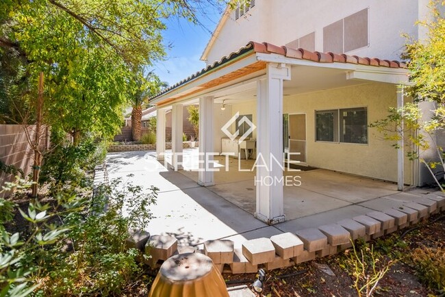 Building Photo - Spacious 5 bedroom home in Henderson!