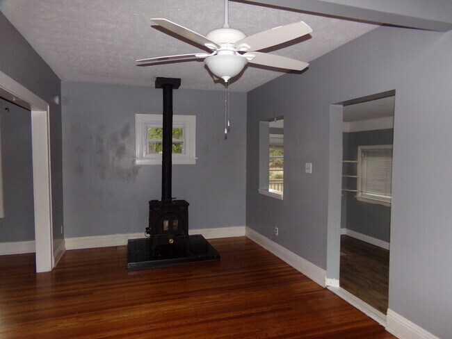 Building Photo - Corner Lot Cape Cod!