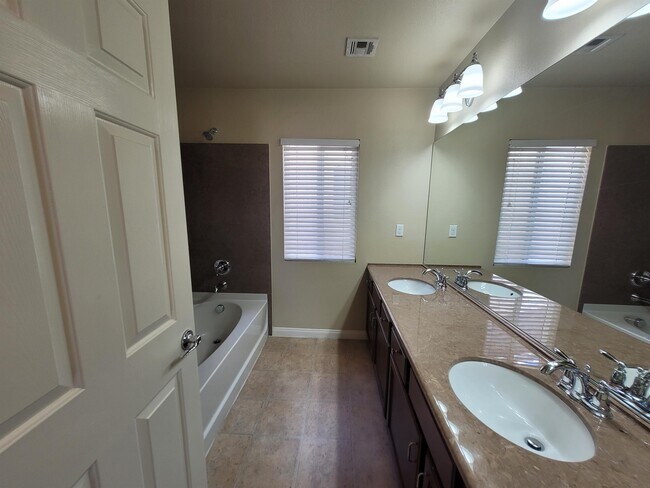 Building Photo - 6386 Tomahawk Mill Ct