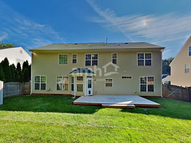 Building Photo - 7355 Sedgebrook Dr W