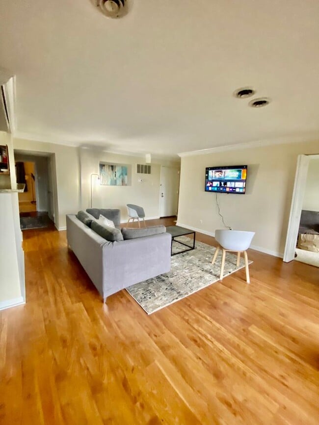 Building Photo - 2624 Redcoat Dr