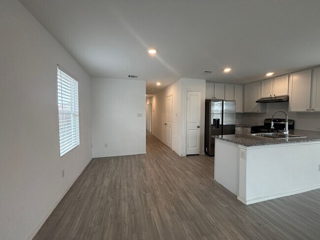 Building Photo - Charming Single-Story Home in Amenity-Rich Silos Community