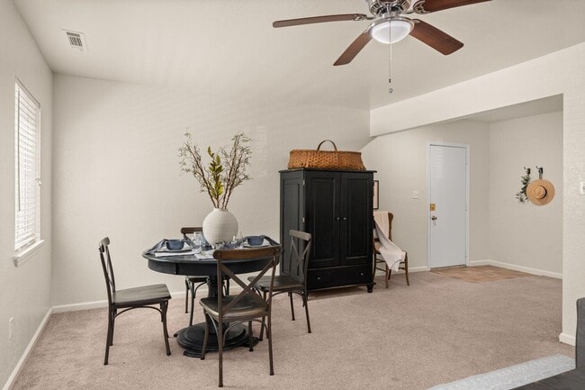 Building Photo - **Reserve for Summer 2026** Cute 2 Bedroom...