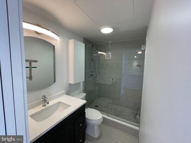 Building Photo - 285 St James Pl