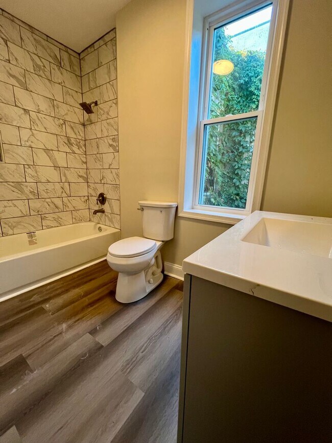 Building Photo - Newly Renovated 3-Bedroom Townhome in Cobb...