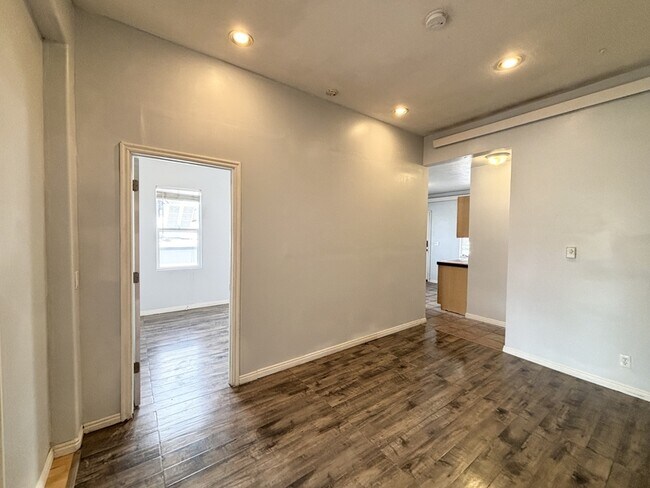 Building Photo - 517 S 500 E