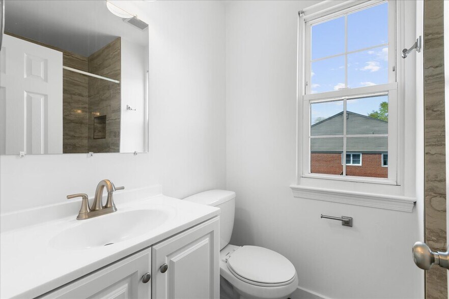 Building Photo - 239 Nottoway St SE