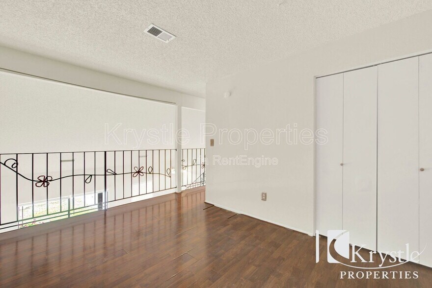 Building Photo - 1398 Hale St