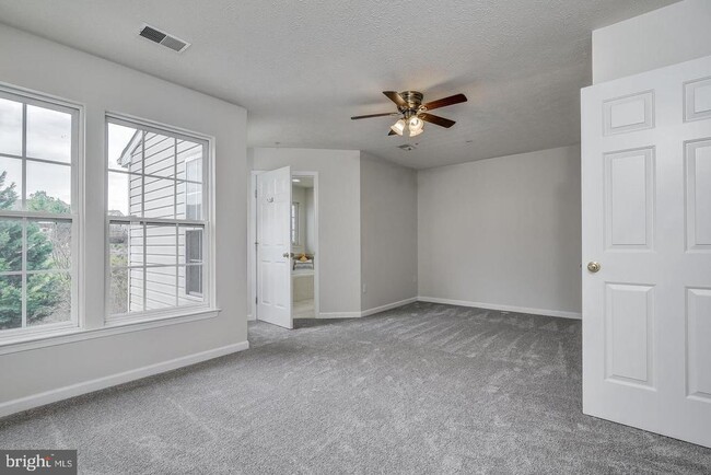 Building Photo - 1432 Pangbourne Way
