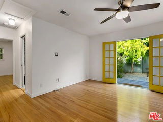 Building Photo - 906 Venezia Ave