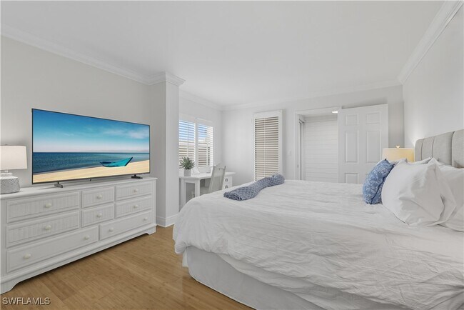 Building Photo - 3443 Gulf Shore Blvd N