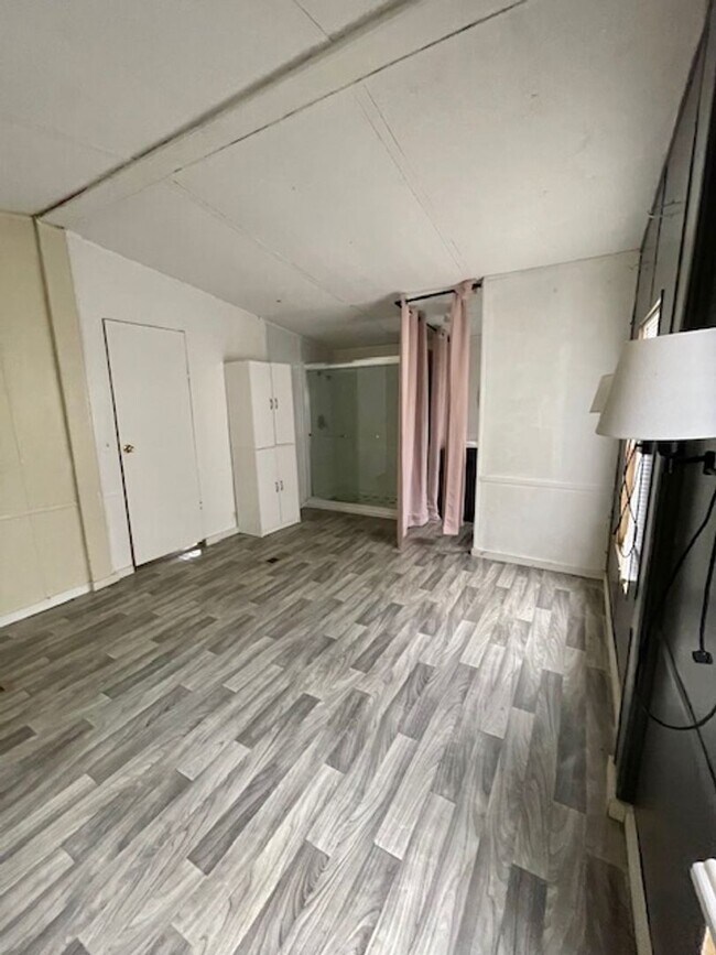 Building Photo - Near Bleeker Junction