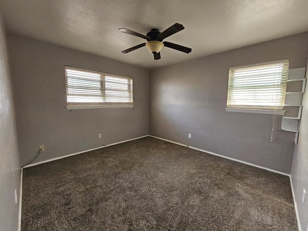 Building Photo - 601 NW 12th Pl