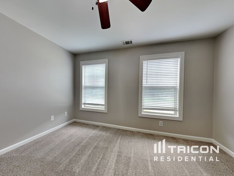 Building Photo - 294 Sweetwater Bridge Cir