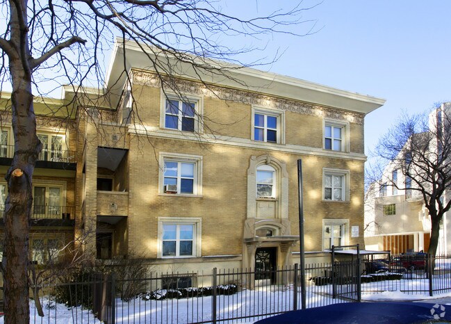Building Photo - 4344 N Clarendon Ave