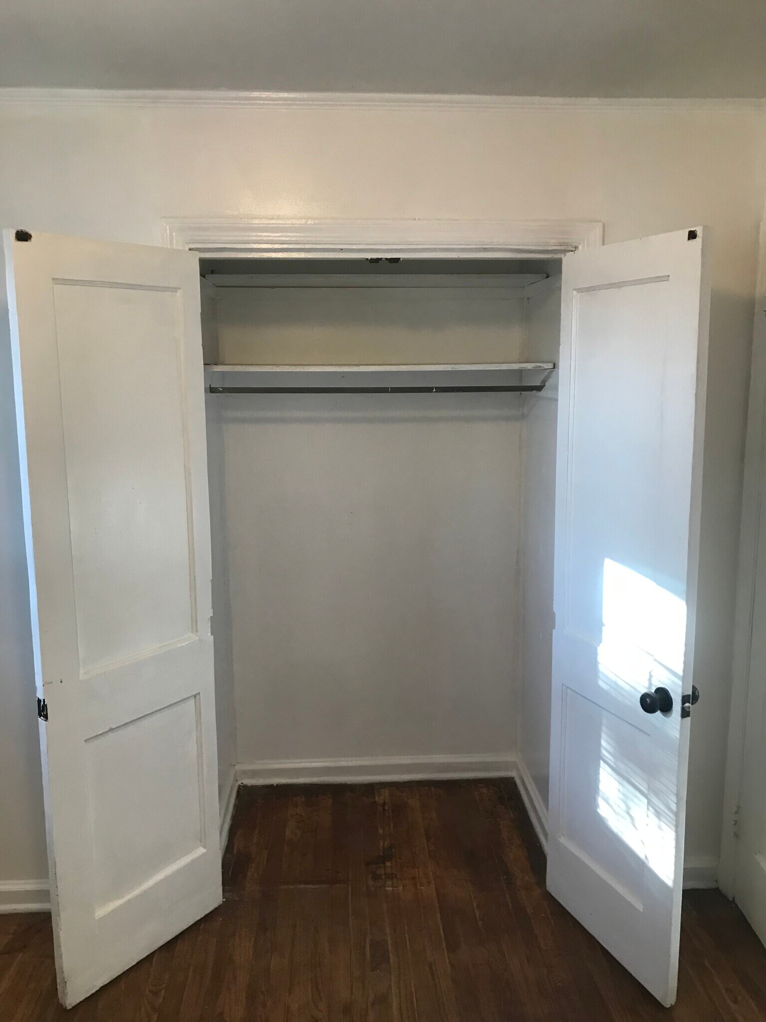 Building Photo - 1403 Hyman Ave