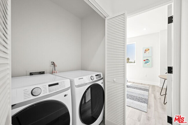 Building Photo - 1959-1952 Preuss Rd