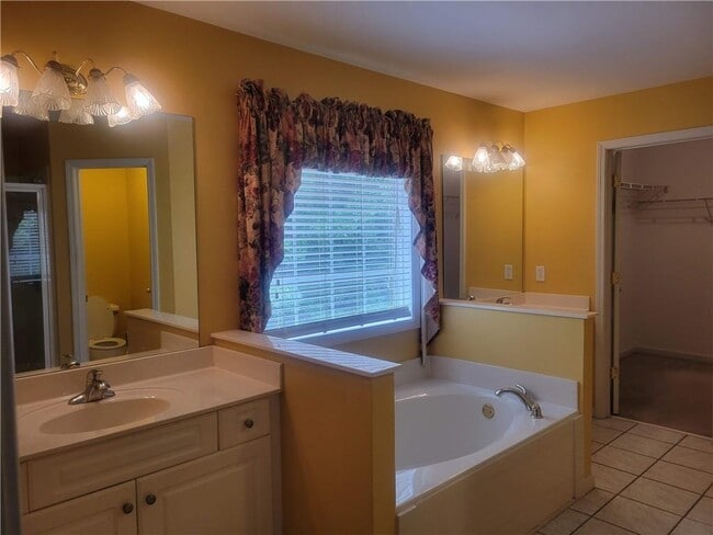 Building Photo - 5555 Holly Springs Dr