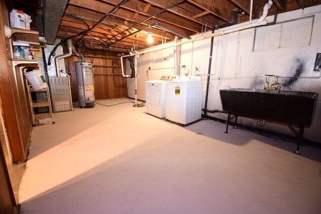 Building Photo - 903 Porter St