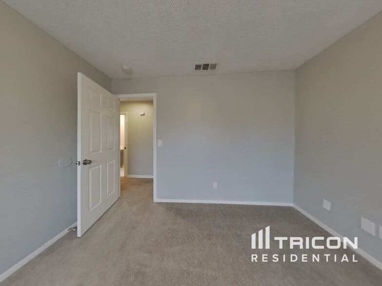 Building Photo - 1209 Almondwood Dr