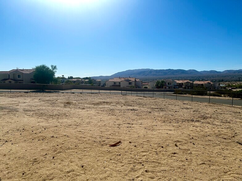 Building Photo - 73876 Sunnyslope Dr