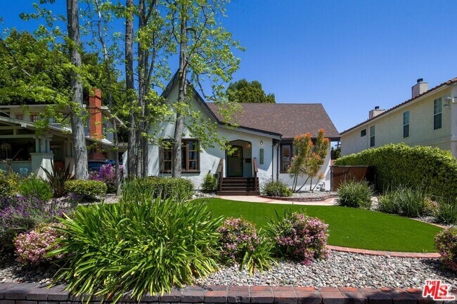 Building Photo - 5122 Hermosa Ave