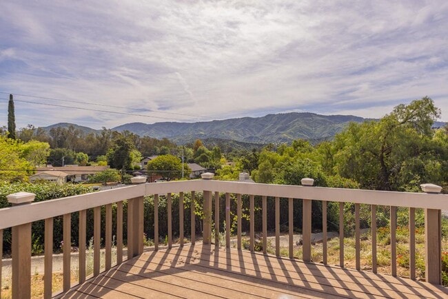 Building Photo - 425 Stuart Ct