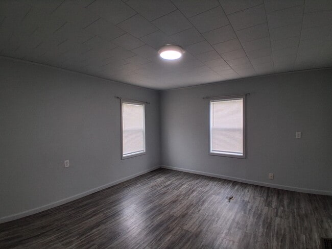 Building Photo - 320 Vermilion St