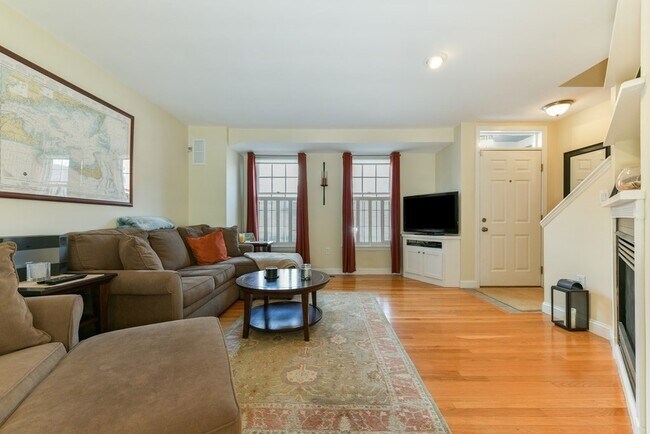 Building Photo - 168 Bunker Hill St