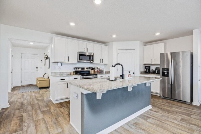 Building Photo - 1010 Limpkin St