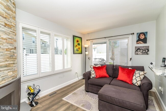 Building Photo - 251 Fir Tree Ct