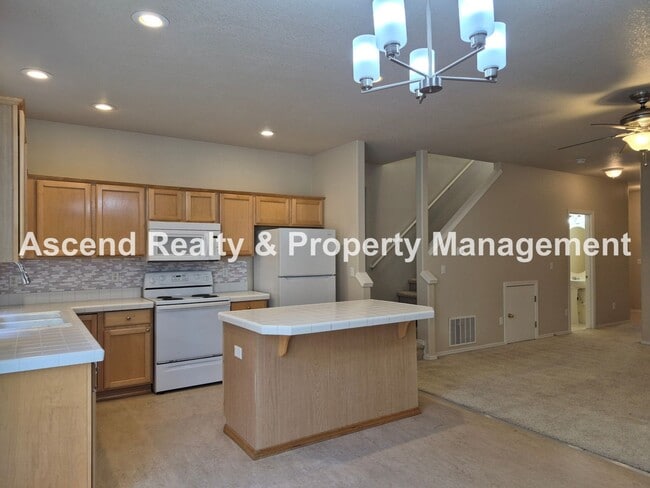 Building Photo - Available NOW!! Beaverton Convenience Central AC & Attached Garage  Minutes to MAX, Costco, Nike ...
